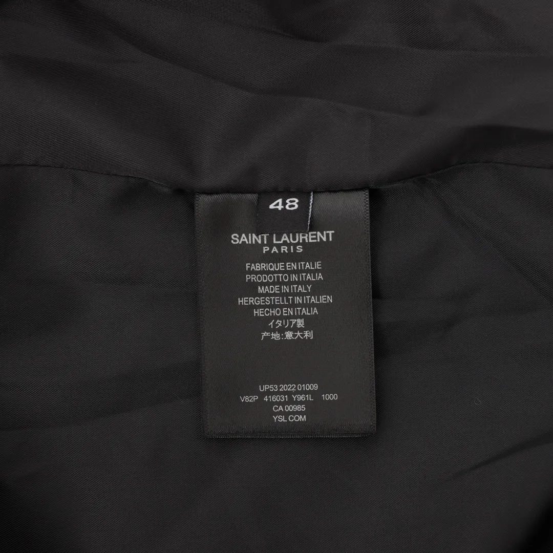 P710 Saint Laurent Paris/Saint Laurent classic leather baseball collar jacket SLP classic color matching baseball jacket baseball jacket, channel boutique. The most popular baseball jacket for trendy men and trendy women. There are versions at all levels in the market (you must compare the details). The most powerful quality control has been producing and researching baseball uniforms for 7 years. The details are exquisite. With it, you are the most beautiful boy in the world. The paint-coated full-face four-button buckle (button with LOGO), the average weight of the fabric is nearly 900 grams, and it is made of wool + eyeliner blended, custom-woven and dyed wool with high color fastness. The lining is made of silky and delicate cupro fiber material. The lining pocket only has buttons on the right side! Size：46-52